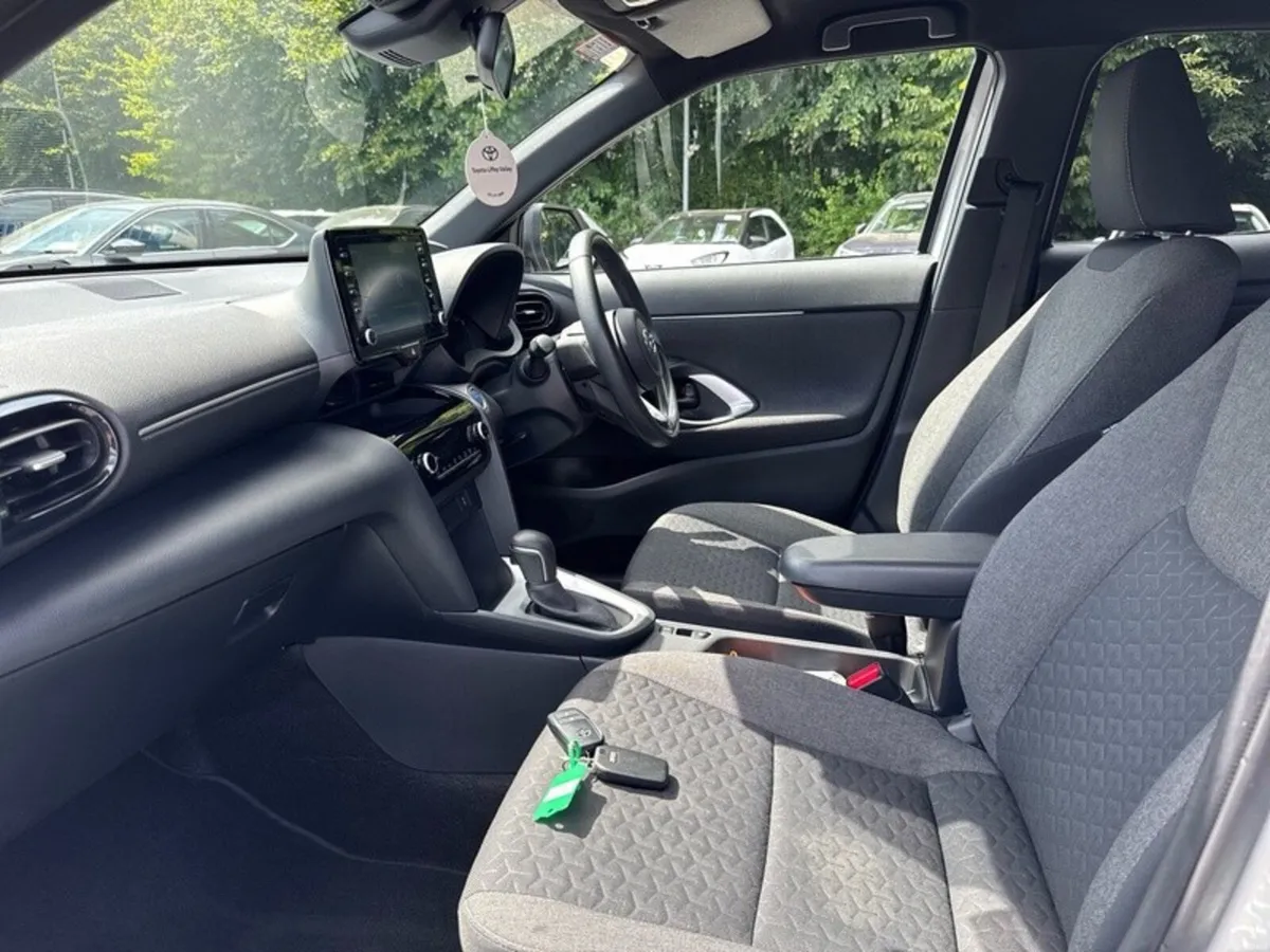 Toyota Yaris Cross YARIS CROSS LUNA SPORT - Image 6