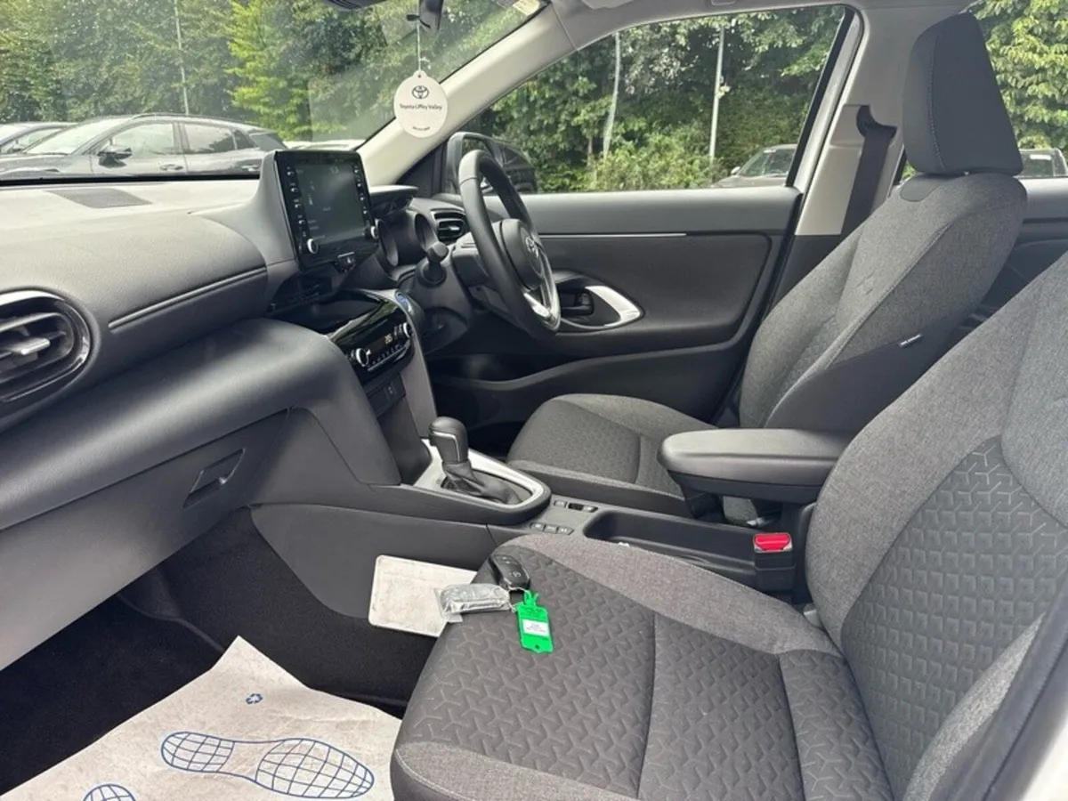 Toyota Yaris Cross YARIS CROSS LUNA - Image 6