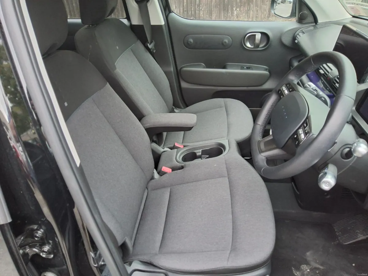 Hyundai INSTER ELEGANCE 49KWH 5DR AUTO - Image 6