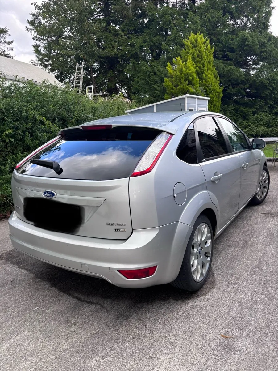 2010 Ford Focus - Image 2