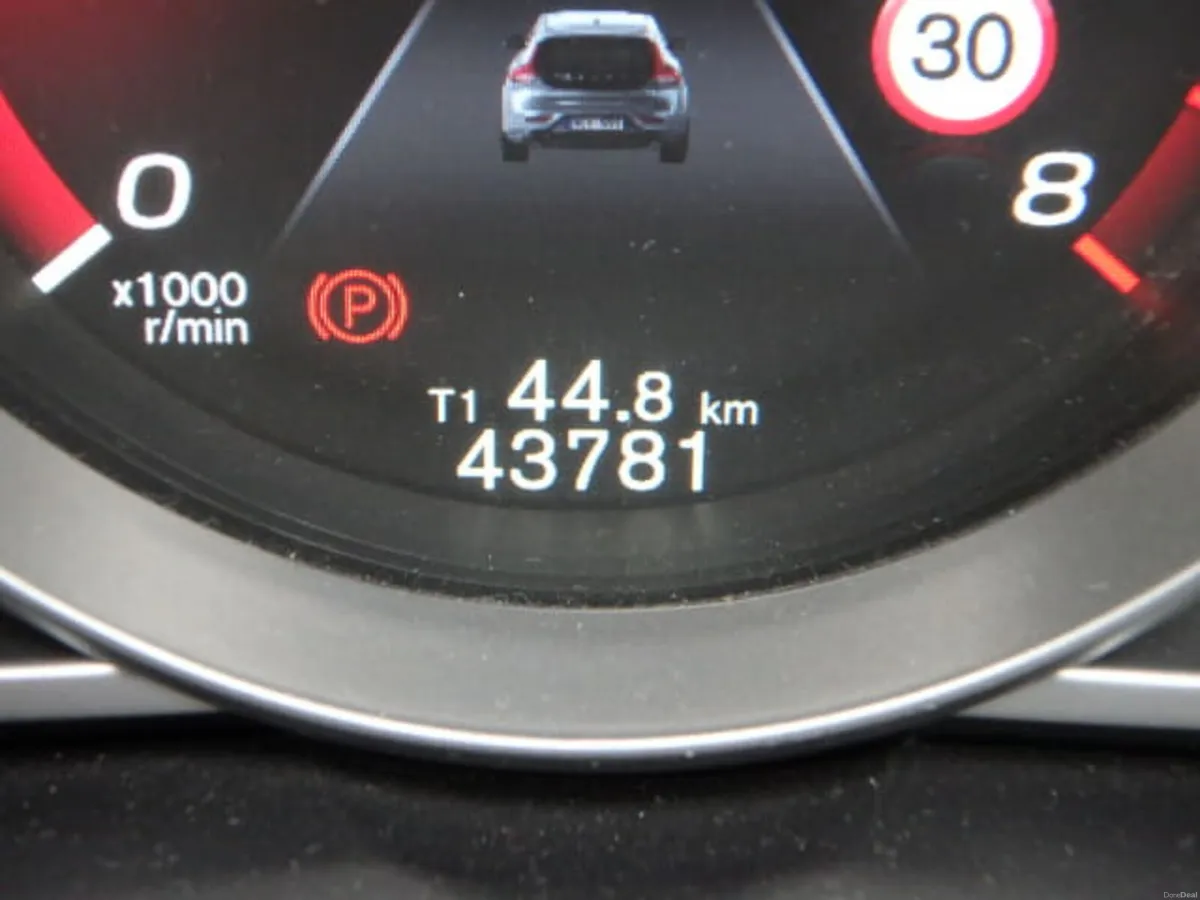 ❁ VOLVO V40 T4 ❁ AUTO ❁ Full specs ❁ Low Mileage ❁ - Image 2