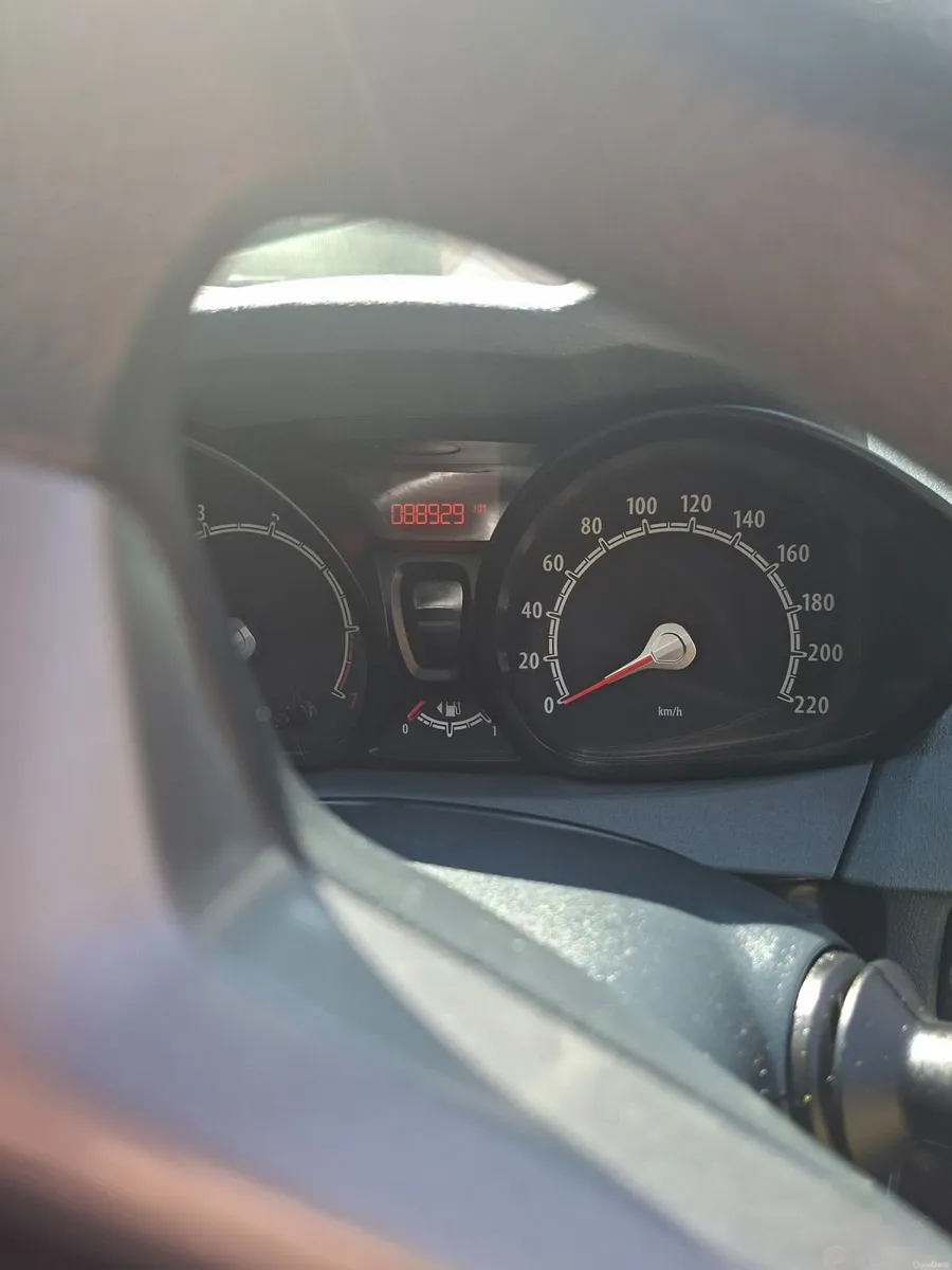 Ford Fiesta 2010 - Image 3