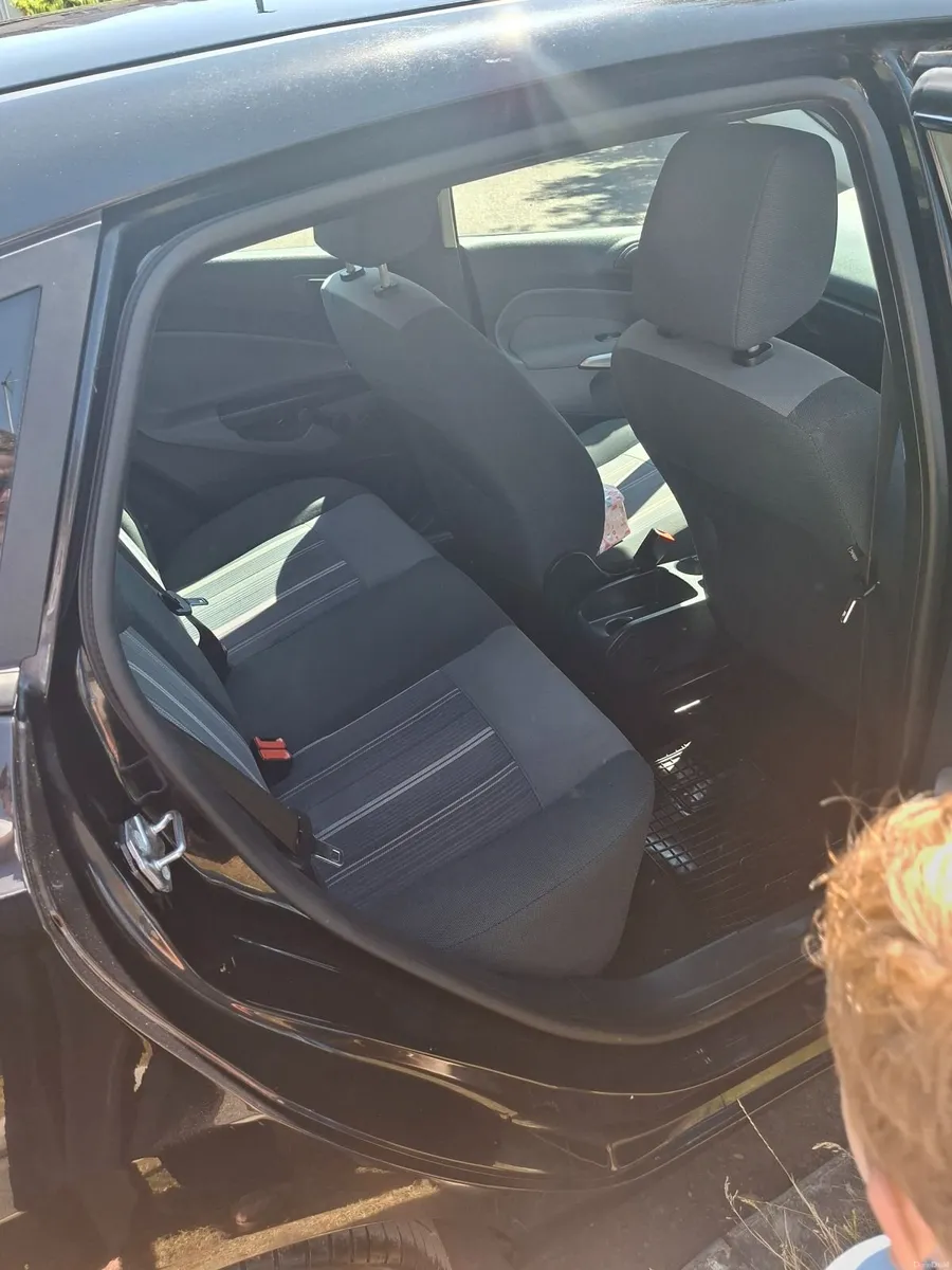 Ford Fiesta 2010 - Image 4