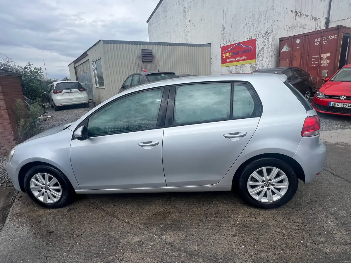 Volkswagen Golf 2013 Automatic/ only 39493 km. - Image 4