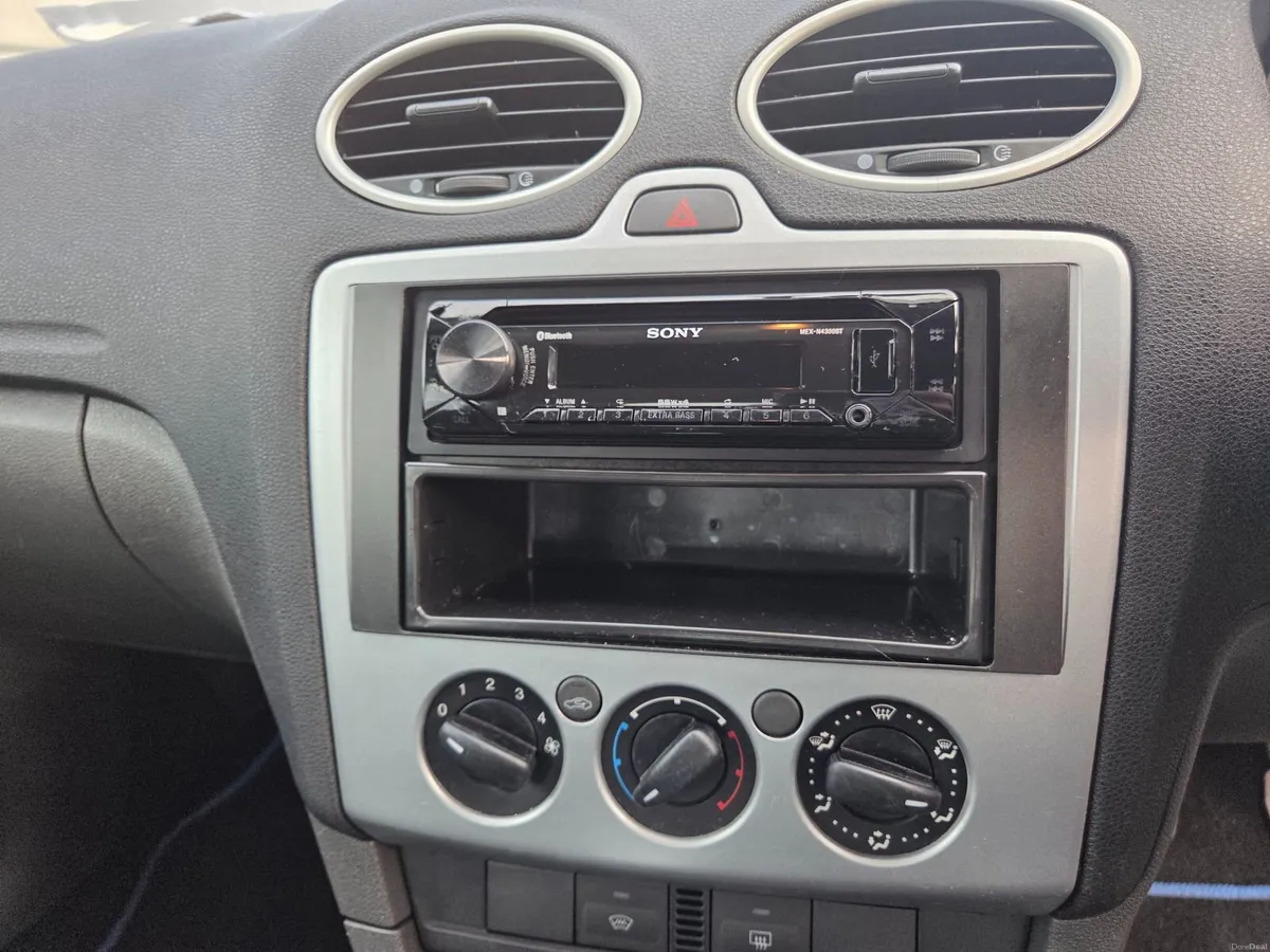 Ford Focus 2005 - Image 2