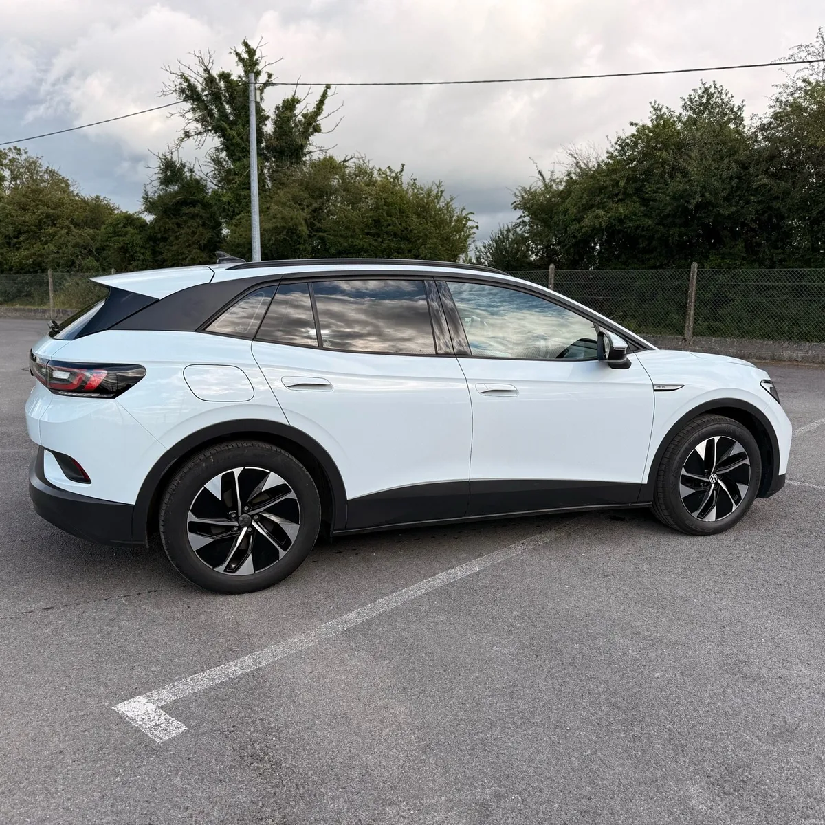ID.4 PRO 82 KW low mileage - Image 3