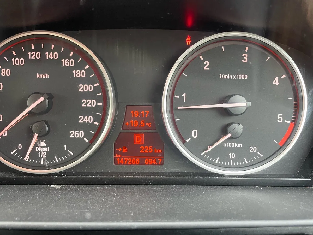 BMW 520D SE  /  VERY LOW MILEAGE - Image 5