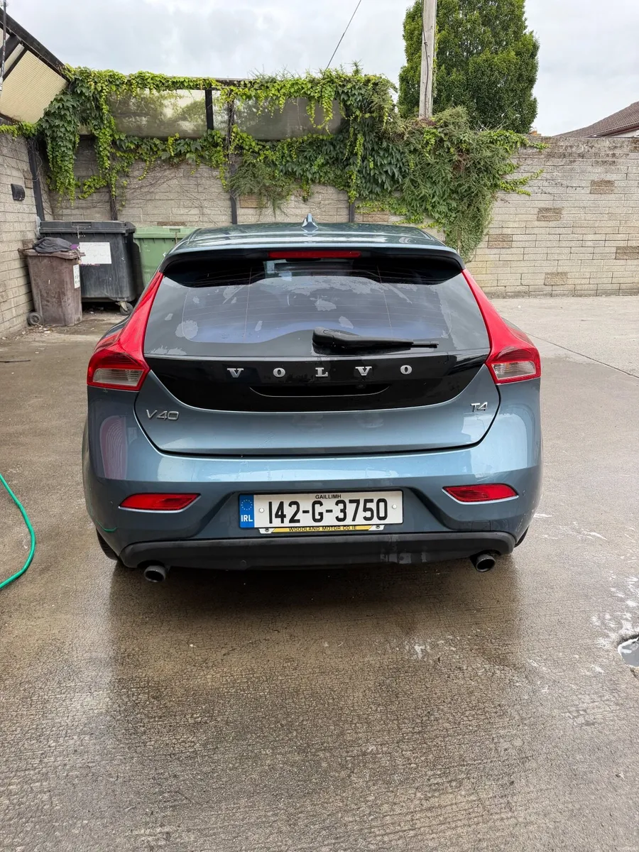 Volvo V40 2014 - Image 2