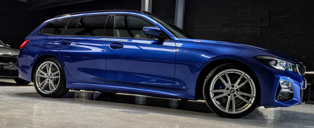 🔥 2021 BMW 330e M-Sport //  Panoramic Sunroof// - Image 3