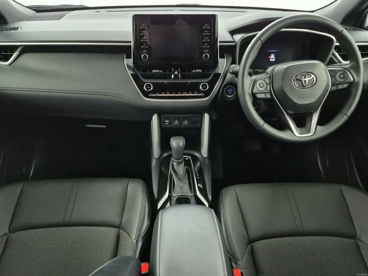 Toyota Corolla Cross 1.8 Hybrid Sol - Image 3