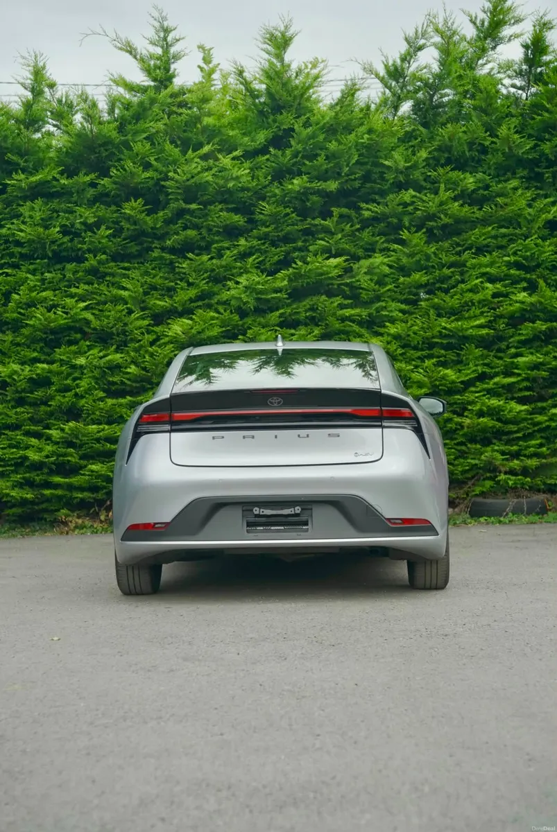 Toyota Prius Hybrid 2023 - Image 2