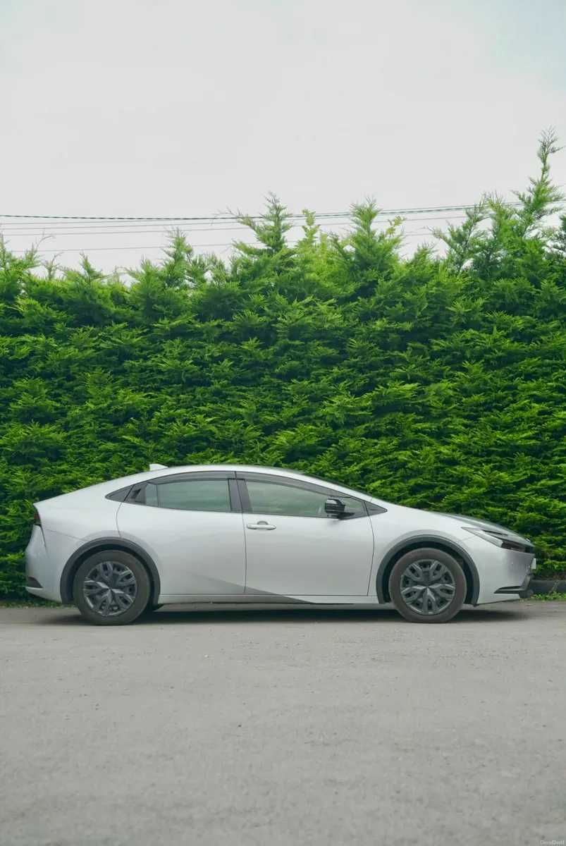 Toyota Prius Hybrid 2023 - Image 6