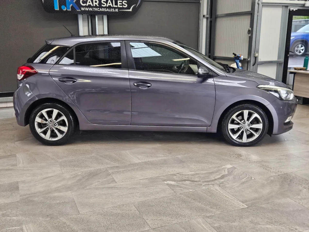 16 HYUNDAI i20 DELUXE 1.4 DIESEL - Image 3