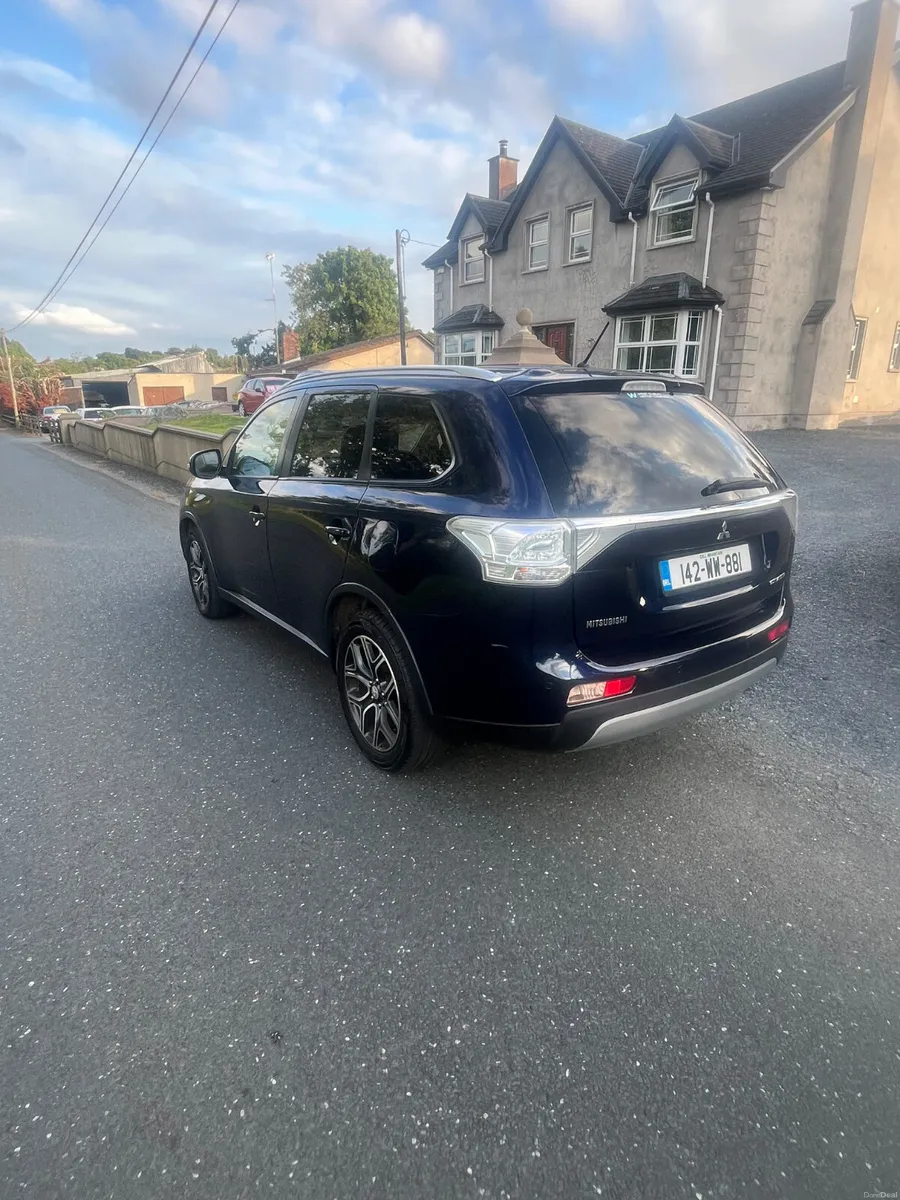 142 Mitsubishi Outlander 4X4 2.3 Diesel 7 Seater - Image 4