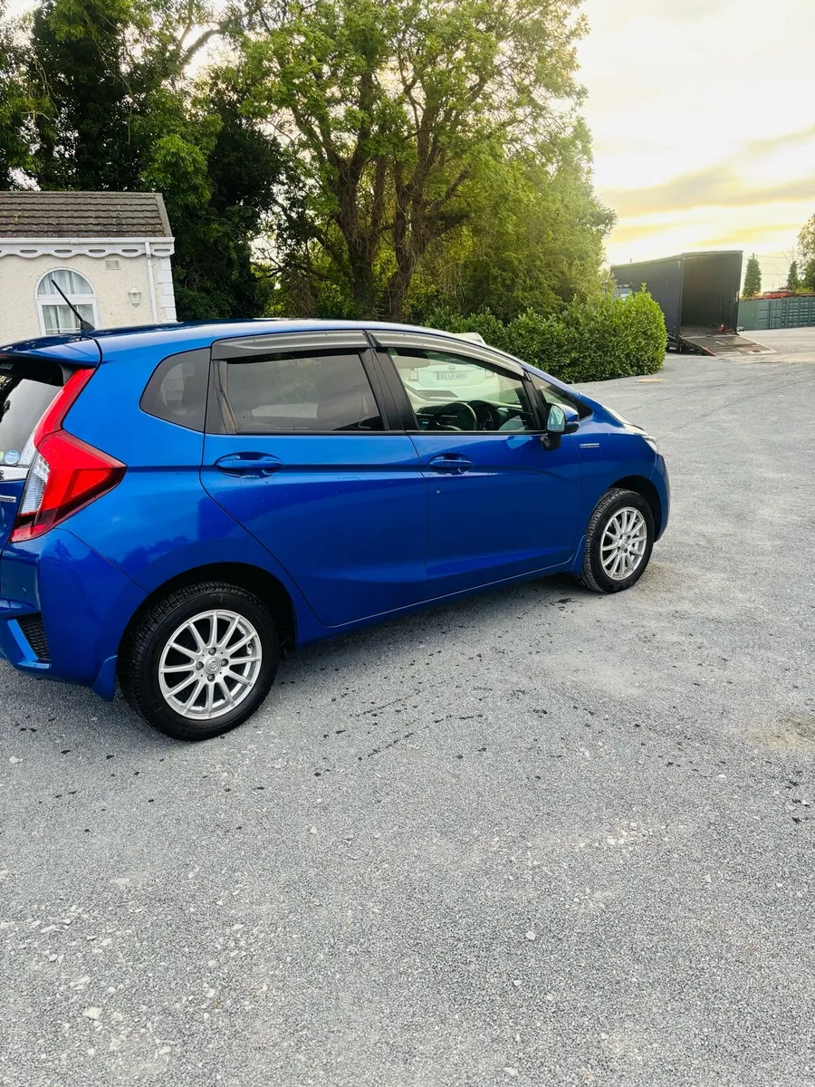 Honda Fit 2015 Hybrid - Image 6