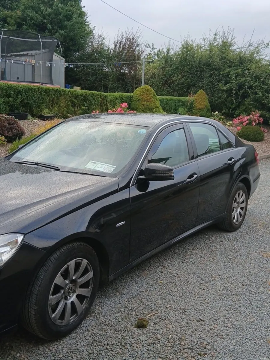Mercedes-Benz E-Class 2011 - Image 6