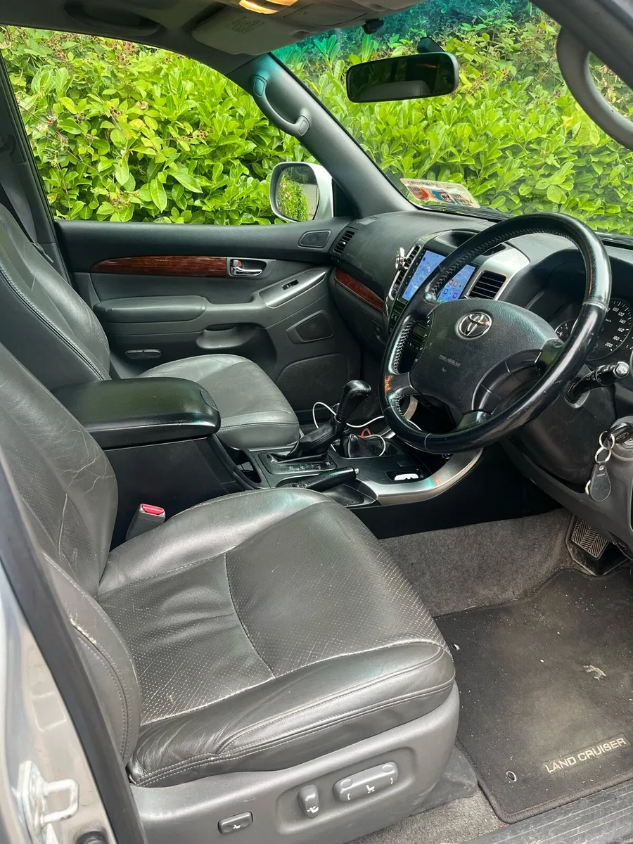 Toyota Landcruiser Crewcab - Image 6