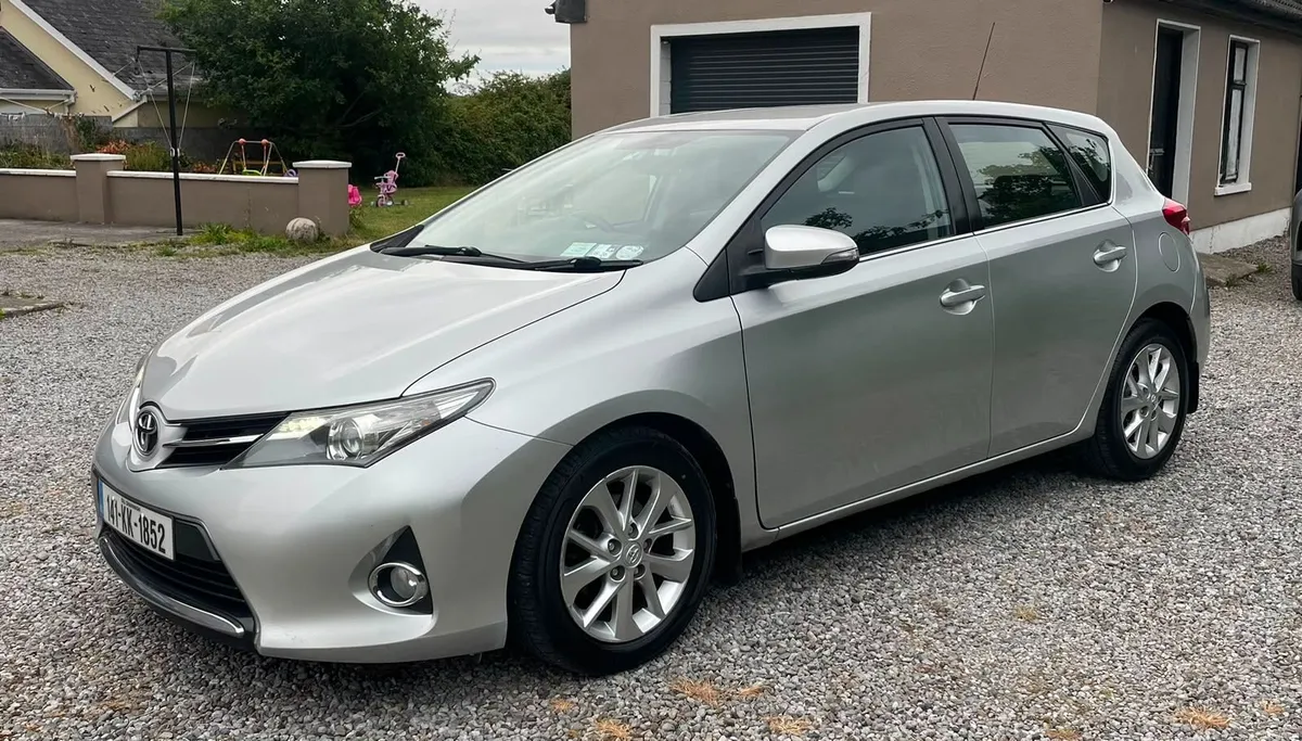Toyota Auris 2014 - Image 1