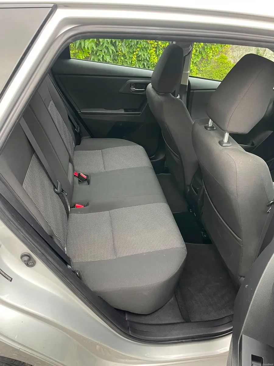 Toyota Auris 2014 - Image 6