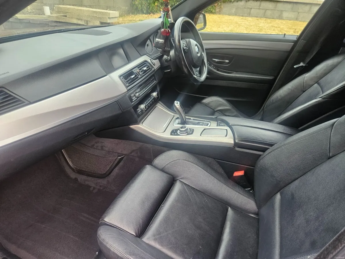 BMW 5-Series 2012 - Image 2