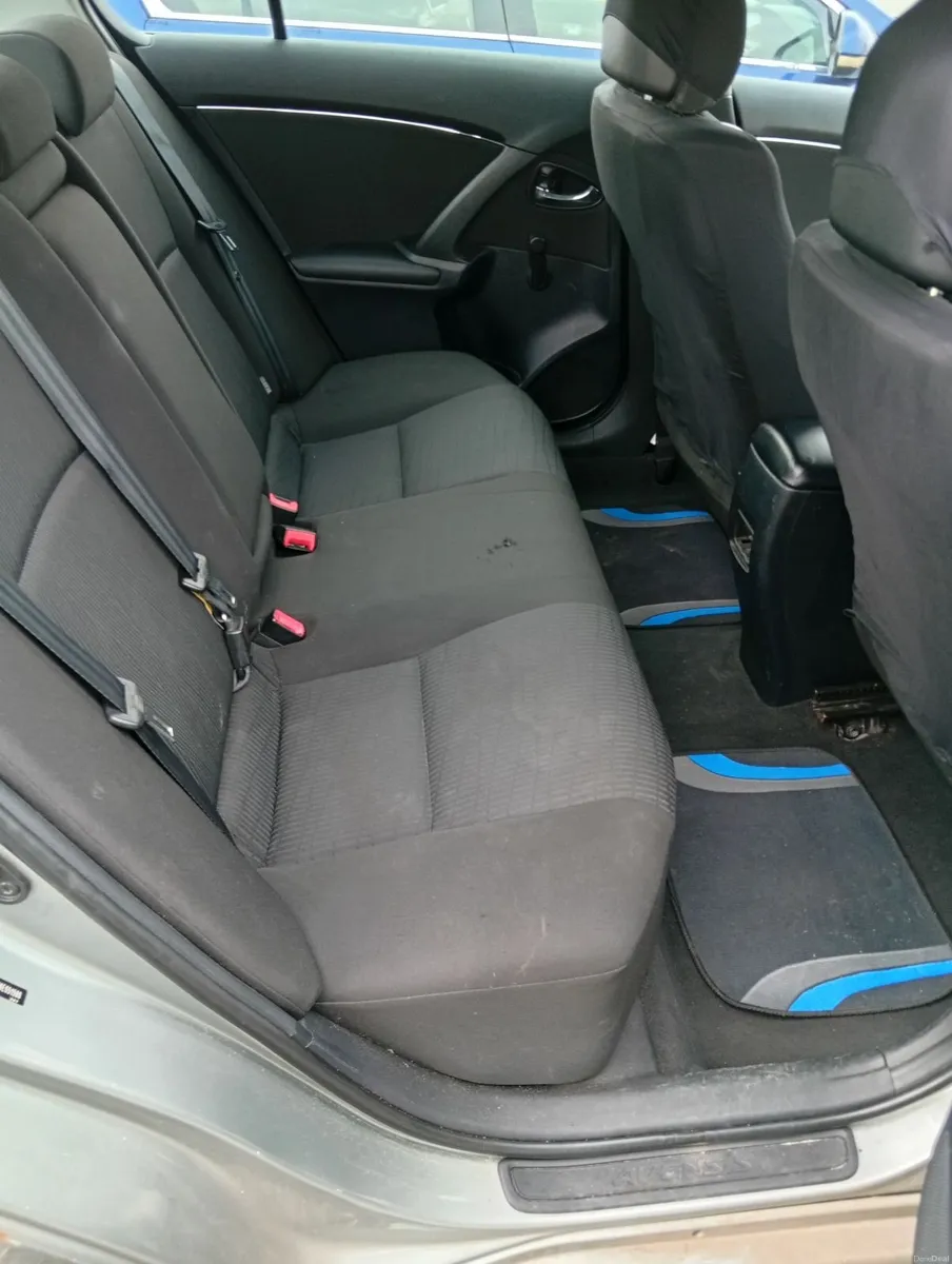 Toyota Avensis 2011 - Image 3