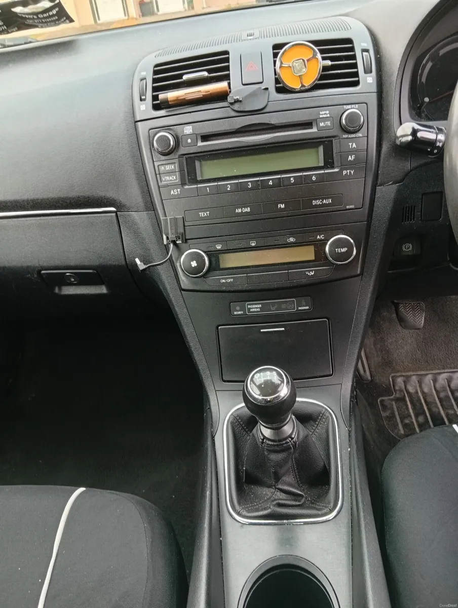 Toyota Avensis 2011 - Image 5
