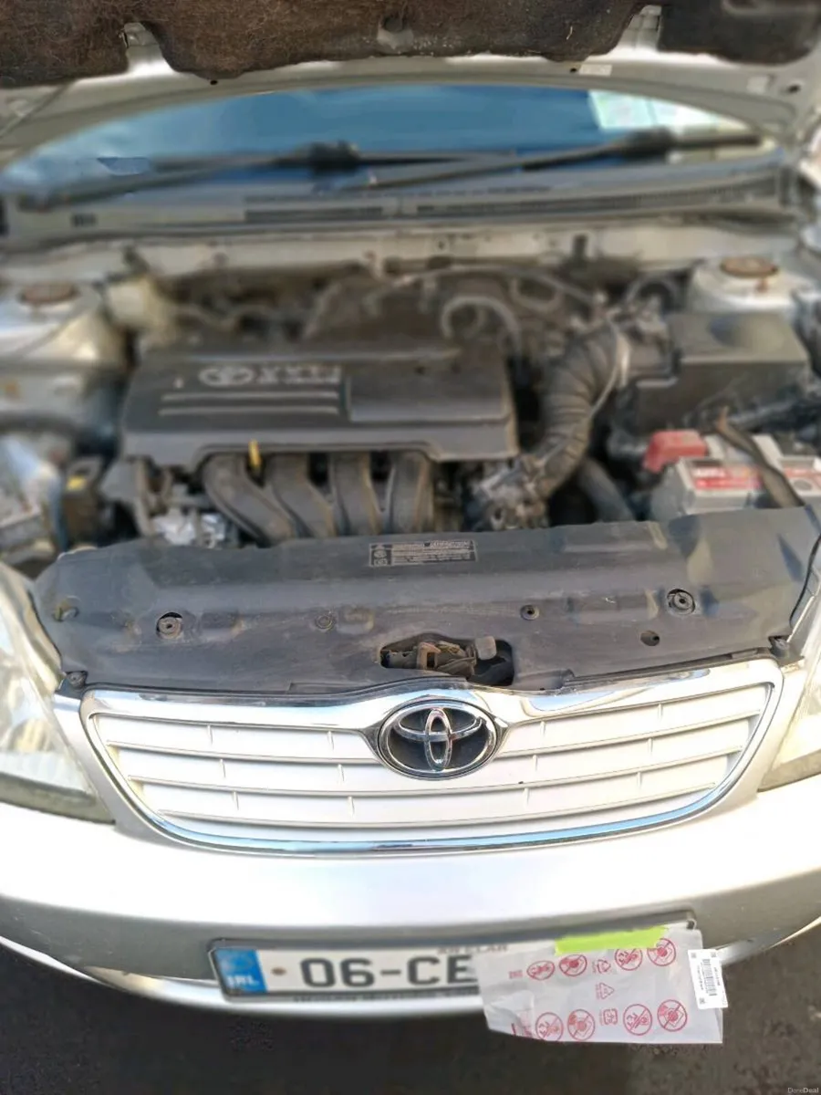 Toyota Corolla Saloon - Image 3