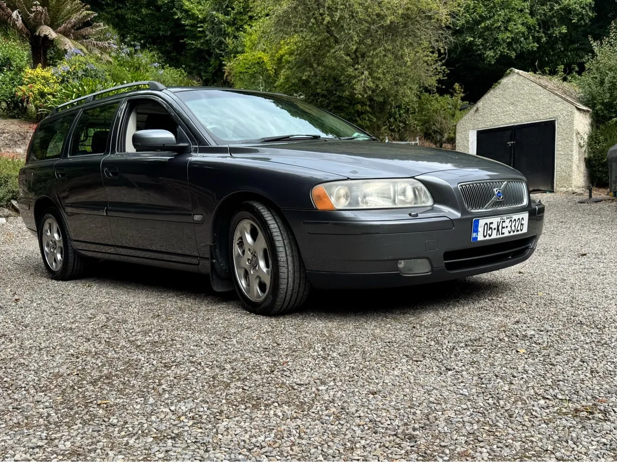 Volvo V70 D5 AWD - Image 1
