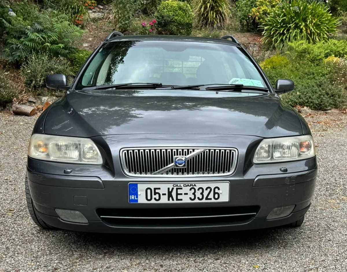 Volvo V70 D5 AWD - Image 2