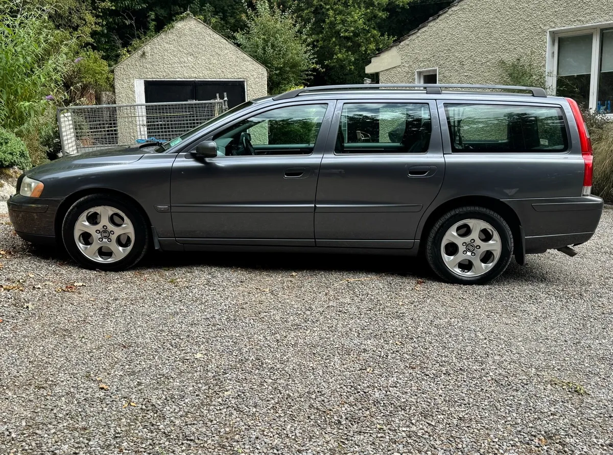 Volvo V70 D5 AWD - Image 4
