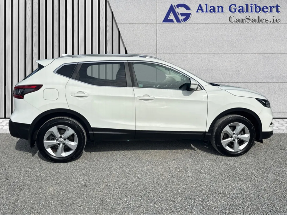 Nissan Qashqai 1.2 SV 18 4DR - Image 3