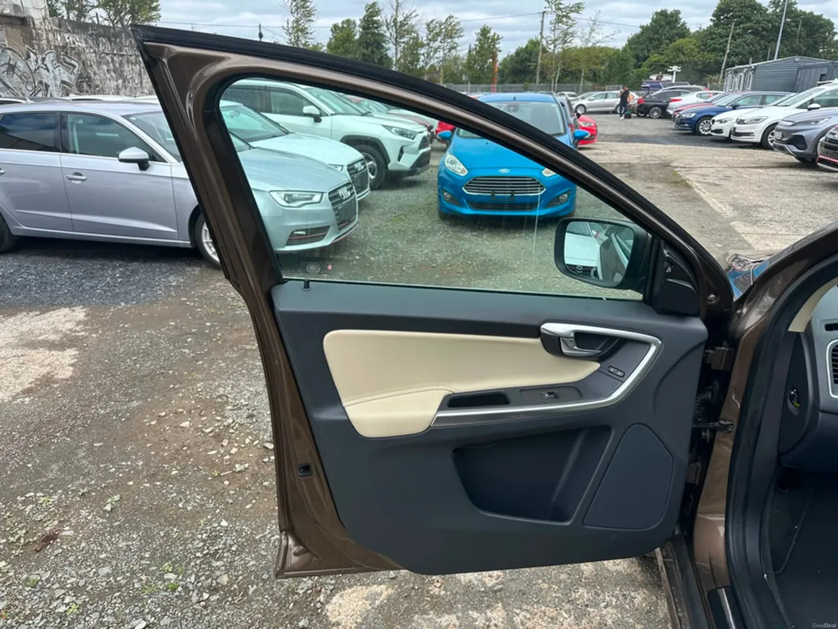Volvo XC60 D4 CLASSIC - 2.0L Diesel - Automatic (0 - Image 3