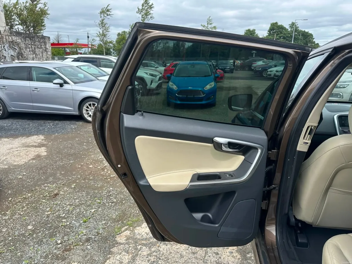 Volvo XC60 D4 CLASSIC - 2.0L Diesel - Automatic (0 - Image 5