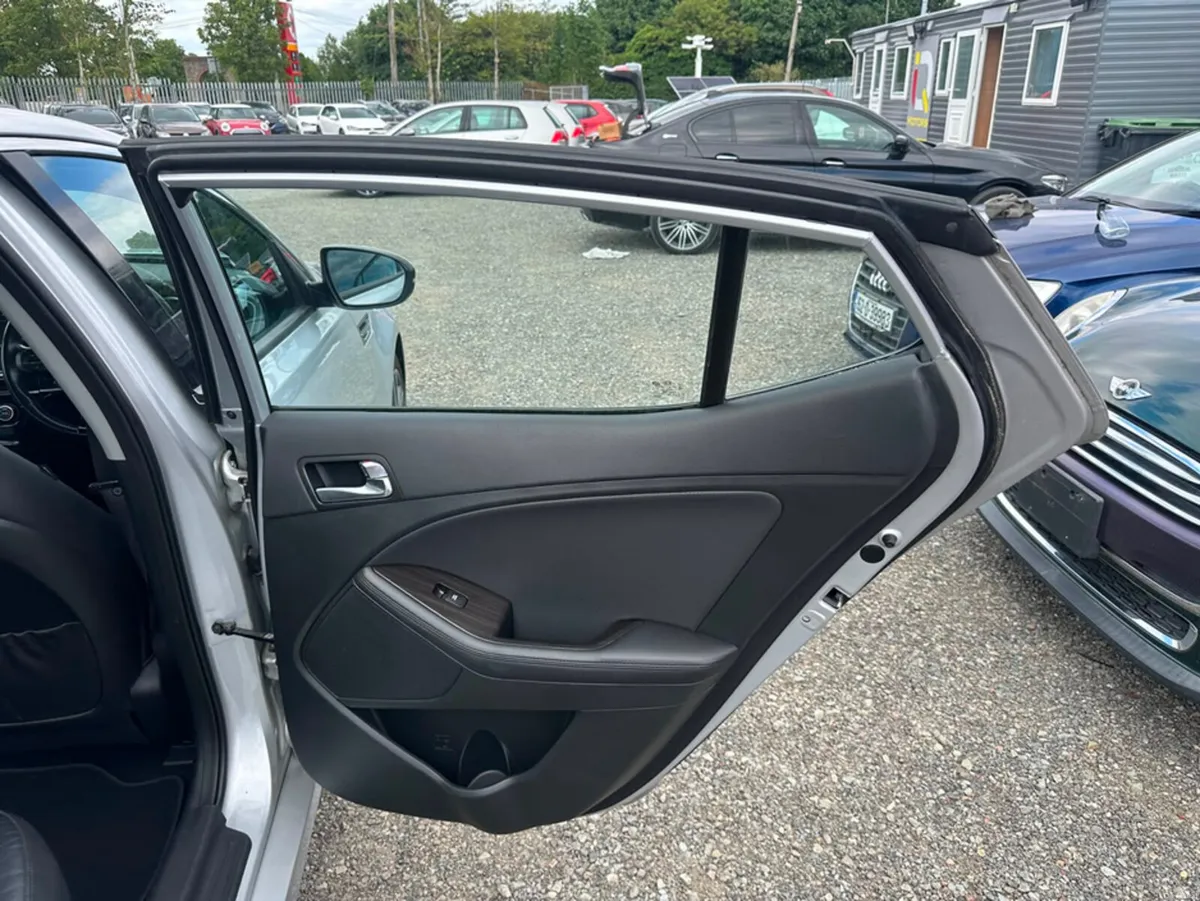 Kia Optima PLATINUM 4DR - Leather Seats - Manual ( - Image 6