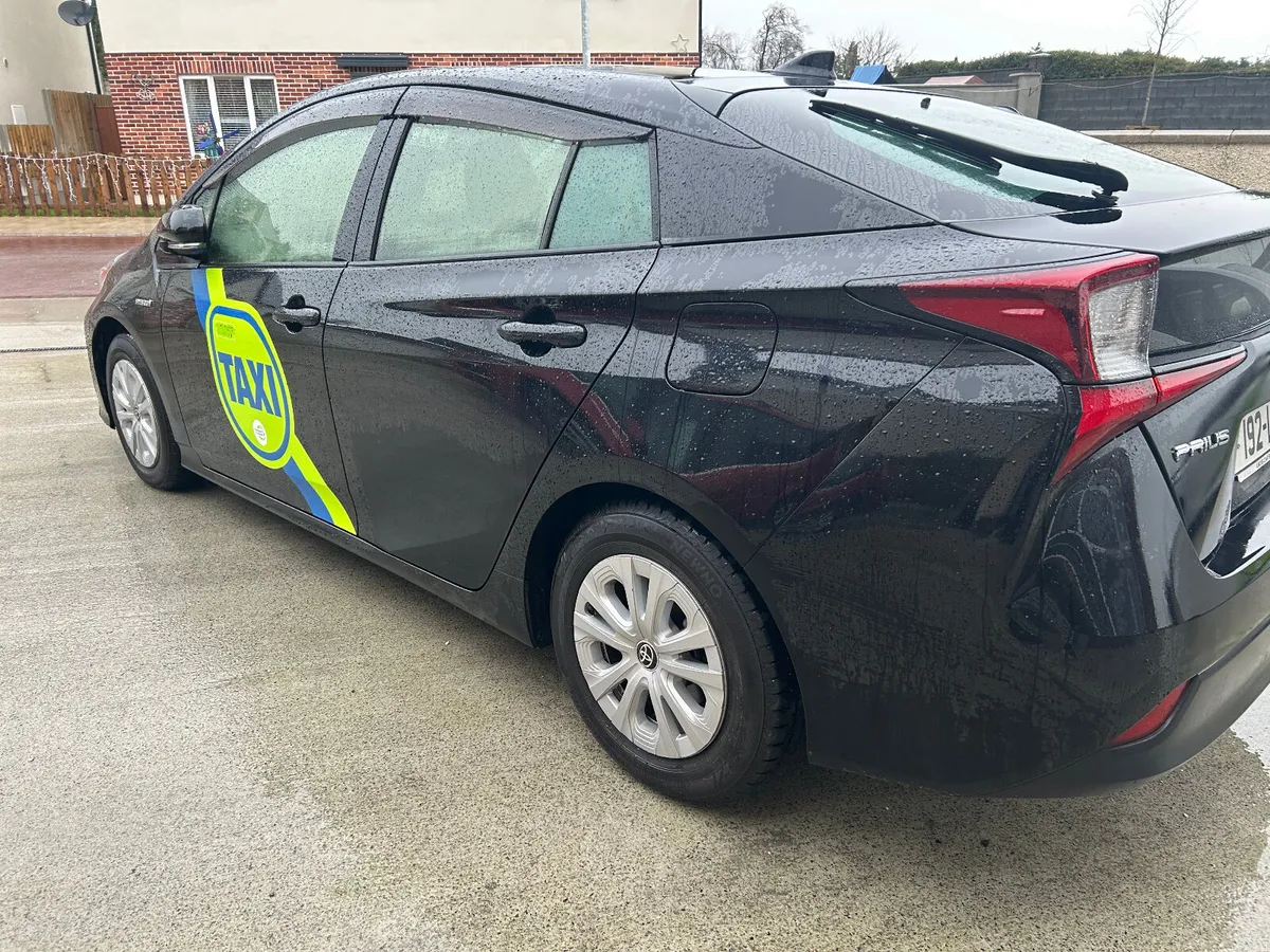2023 TAXI READY Toyota Prius 1.8 hybrid autoamtic - Image 3