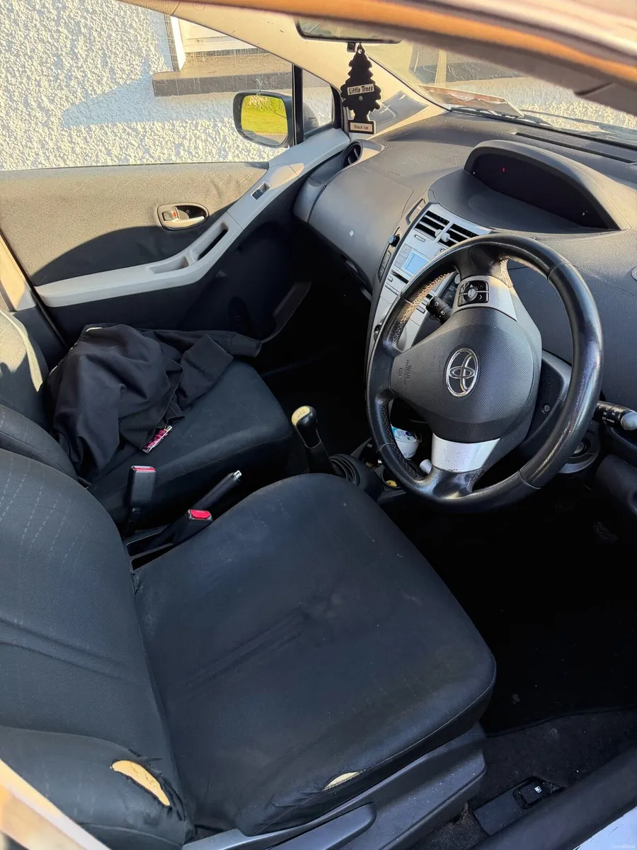 Toyota yaris 1.3 - Image 2