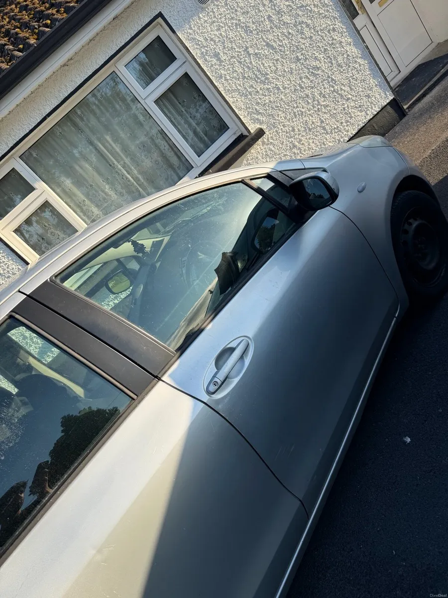 Toyota yaris 1.3 - Image 4