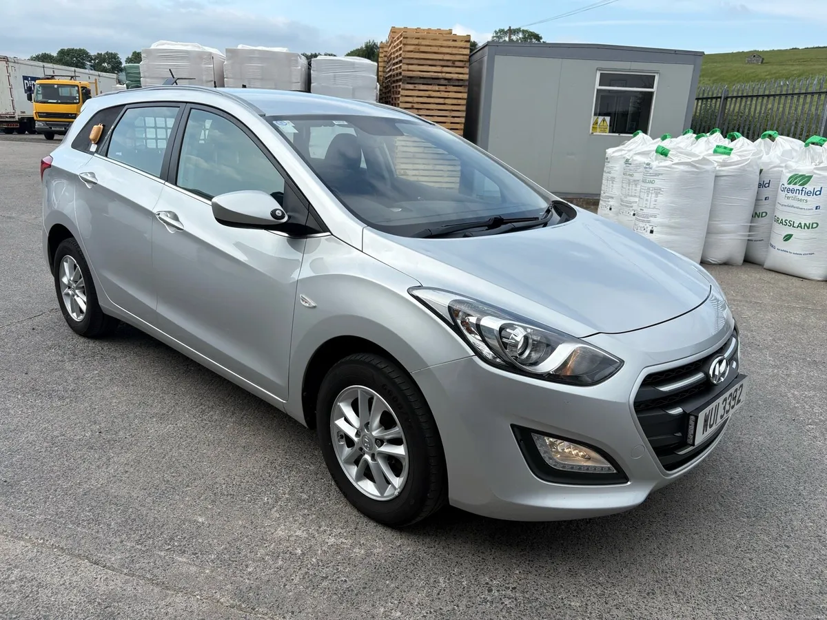 2017 Hyundai i30 Estate Car Diesel - Image 1