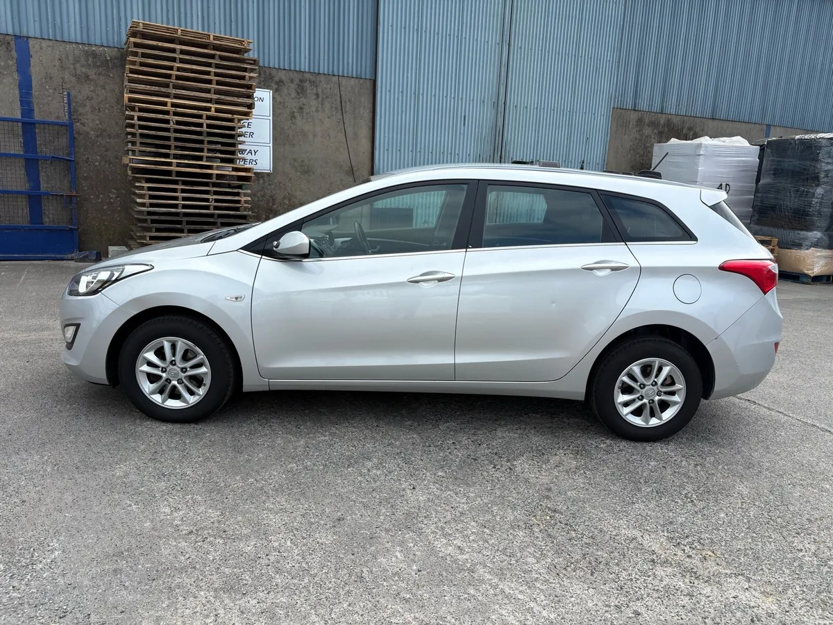 2017 Hyundai i30 Estate Car Diesel - Image 3