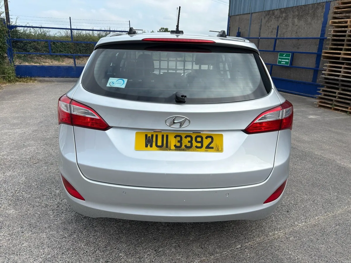 2017 Hyundai i30 Estate Car Diesel - Image 5