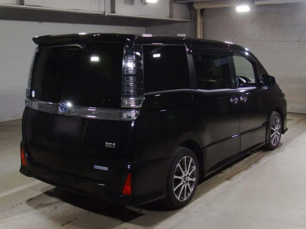 2021 Toyota Voxy 1.8 ATUO HV ZS KIRAMEKI TOP SPEC - Image 3