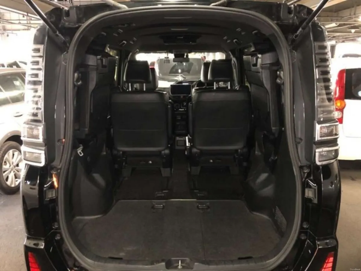 2021 Toyota Voxy 1.8 ATUO HV ZS KIRAMEKI TOP SPEC - Image 5