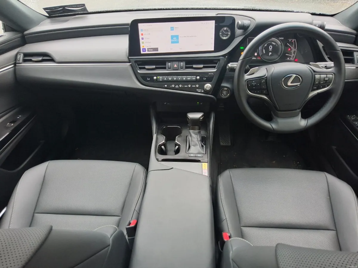 Lexus ES DYNAMIC ** PRISTINE CONDITION ** - Image 6