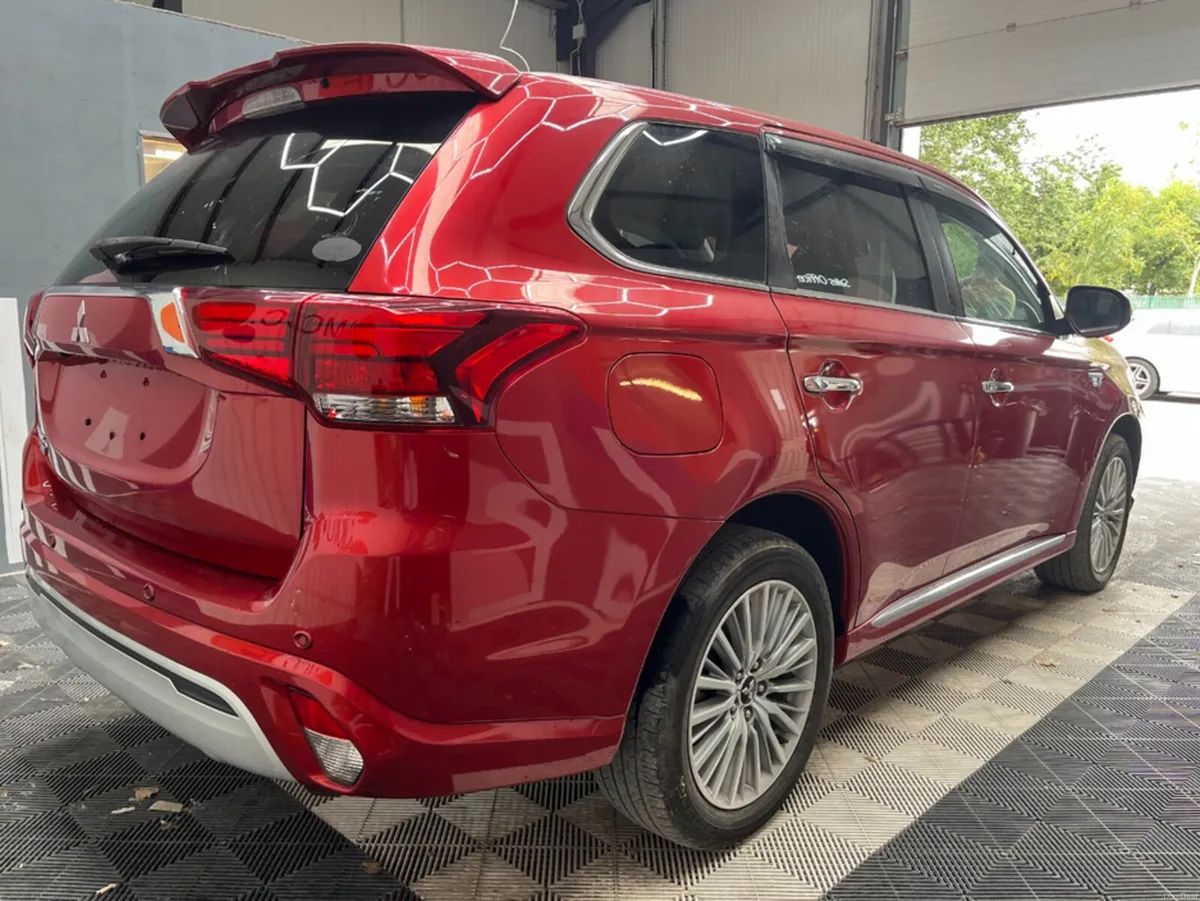 Mitsubishi Outlander OUTLANDER 4WD PHEV G 2.4 HYBR - Image 3