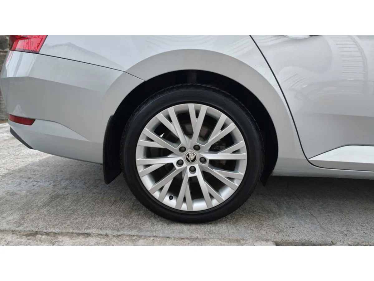 Skoda Superb STYLE 1.6tdi 120HP DSG 4DR Auto - BRI - Image 6