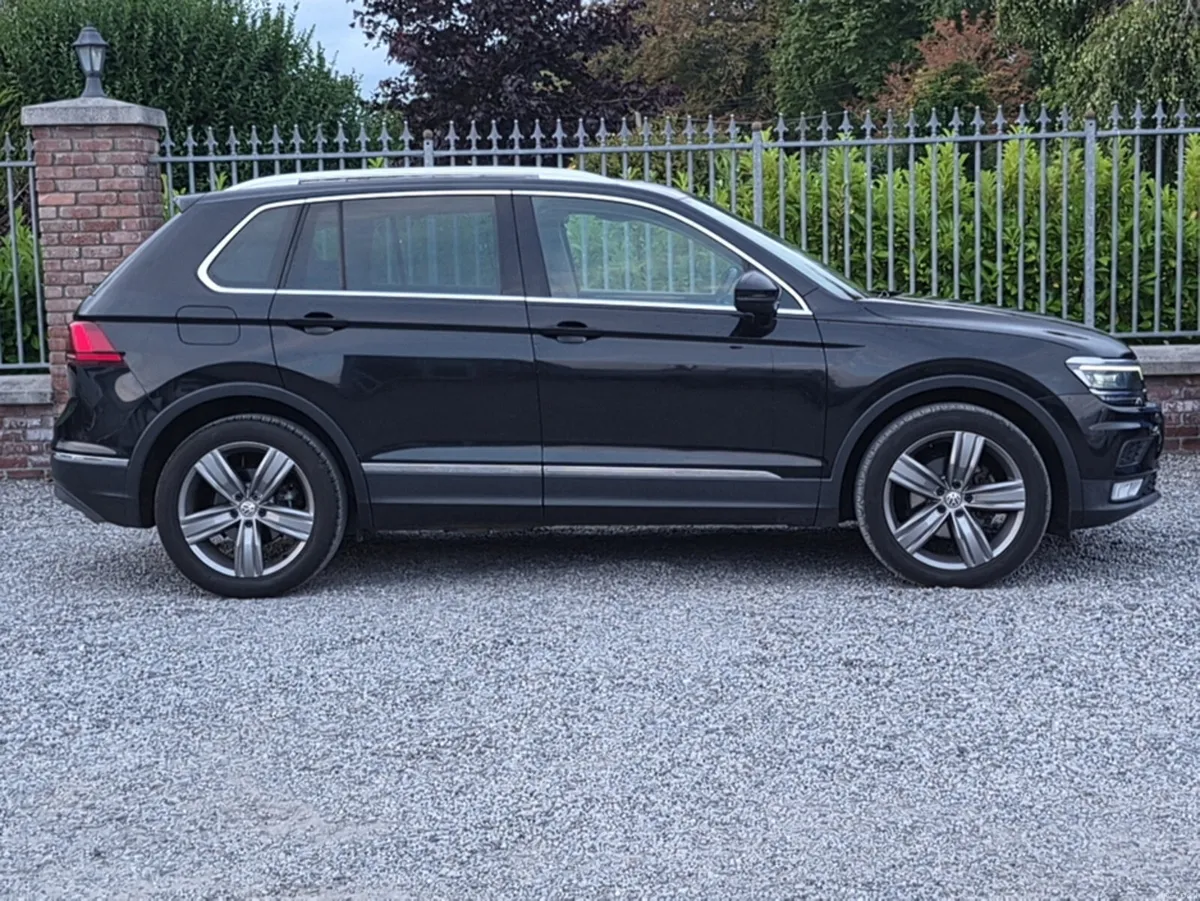 Volkswagen Tiguan Style model with Panoramic sunro - Image 3