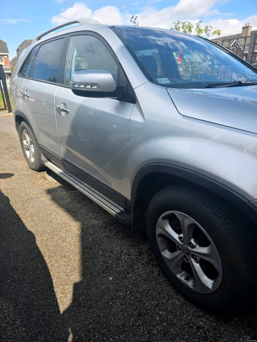 Selling a 131, 2l diesel silver Kia Sorento - Image 3