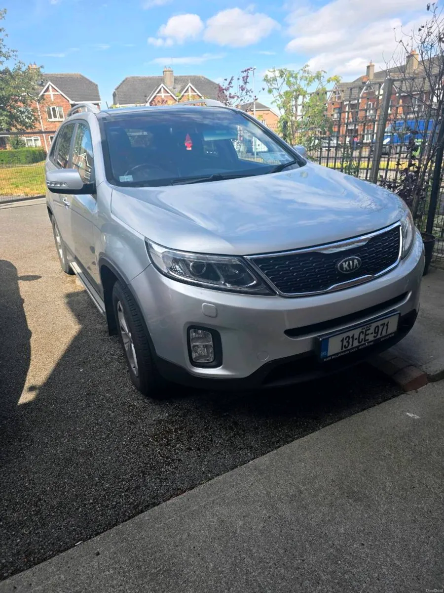 Selling a 131, 2l diesel silver Kia Sorento - Image 5