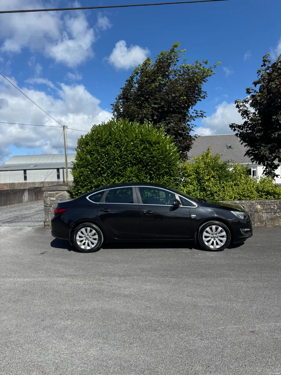 Opel Astra 2015 - Image 2