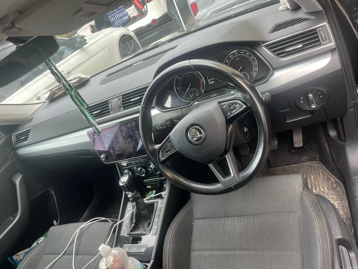 2019 Skoda superb - Image 5